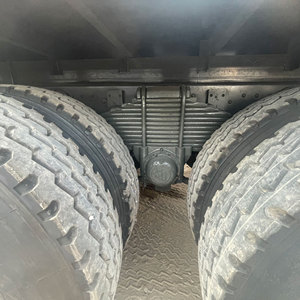Sinotruk Howo 6x4 a utilisé <span class=keywords><strong>la</strong></span> <span class=keywords><strong>grue</strong></span> de camion avec des composants de noyau pour décharger des remorques de cargaison et de service - Product Image 5
