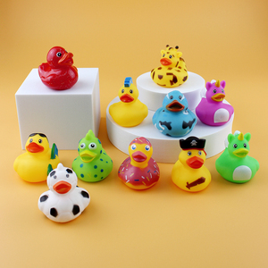 Canard en caoutchouc PVC de 2 pouces, motifs variés, <span class=keywords><strong>jouet</strong></span> de <span class=keywords><strong>bain</strong></span> coulissant et couinant <span class=keywords><strong>pour</strong></span> bébés et enfants, avec logo personnalisé, vente en gros - Product Image 4