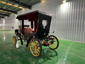 Calèche électrique vintage avec peinture et emblèmes personnalisés, idéale pour les attractions touristiques - Product Image 4