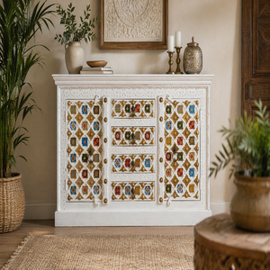 Aparador de Madera Blanca Envejecida con Diseño Tallado |   Armario de Almacenamiento de Madera Maciza con Puertas y Estantes |   Buffet Vintage - Product Image 1