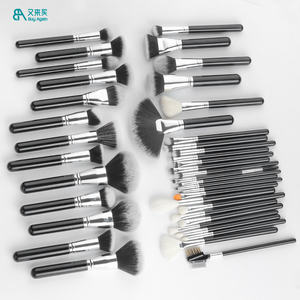 Juego <span class=keywords><strong>de</strong></span> Brochas <span class=keywords><strong>de</strong></span> <span class=keywords><strong>Maquillaje</strong></span> Profesional <span class=keywords><strong>de</strong></span> Alta Calidad para Envío Directo, Juego <span class=keywords><strong>de</strong></span> Brochas <span class=keywords><strong>de</strong></span> <span class=keywords><strong>Maquillaje</strong></span> Todo en Uno <span class=keywords><strong>de</strong></span> 40 Piezas en Color Plateado y Negro con Bolsa - Product Image 2