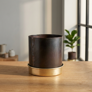 Pot de fleurs classique en fer chromé noir rouillé pour usage au sol, fait main, minimaliste, écologique, pour la maison et le jardin - Product Image 1