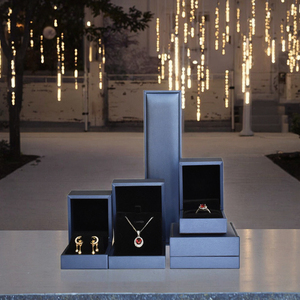 กล่องใส่เครื่องประดับ PU สี่เหลี่ยมเรียบง่าย กล่องใส่แหวน กล่องใส่จี้สร้อยคอ กล่องใส่กำไลข้อมือ กล่องเก็บเครื่องประดับบุผ้ากำมะหยี่ - Product Image 3