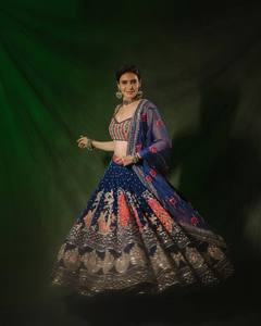 Lehenga Choli Tradicional de Muselina de Algodón con Estampado Digital y Trabajo de Espejo para Navratri, con Latkan Hecho a Mano, Lehenga Festiva, Ropa Étnica - Product Image 1