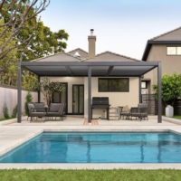 Pergola en aluminium avec structure thermolaquée anti-rouille 10 ans, toit à lames orientables résistant aux intempéries, idéale pour patio et jardin extérieur