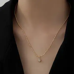 Bijoux vintage plaqué or 18 ct sans ternissement Collier à pendentif rond en acier inoxydable sans décoloration Collier à chaîne claviculaire pour femme