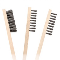 Brosse à fil en acier inoxydable à trois rangées avec manche en bois pour l'élimination de la rouille, brosse de nettoyage personnalisable pour cuisine et barbecue