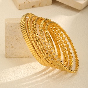 Brazalete Geométrico Abrible de Acero Inoxidable Chapado en Oro de 18K con Incrustaciones de Circonia Cúbica Blanca, Joyería Elegante a Prueba de Agua - Product Image 3