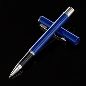 Bolígrafo de plástico de giro barato con logotipo promocional personalizado, juego de bolígrafos de regalo, un bolígrafo con 2 recambios - Product Image 4