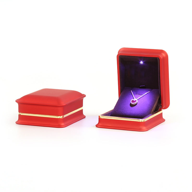 Red pendant box