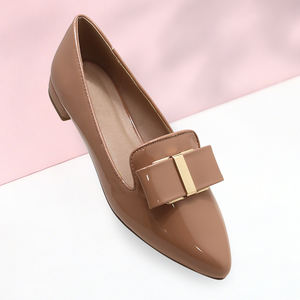 Chaussures plates élégantes à bout pointu pour femme, ornées, couleur <span class=keywords><strong>nude</strong></span>, confortables, ajustables, collection Printemps-Été, prêtes à être expédiées – Stock Chickita - Product Image 4
