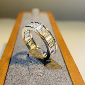 Anello Eternity Q668 in Argento 925 con Diamanti Taglio Baguette, Incastonatura a Canale, Design Geometrico, Anello Unisex per Matrimonio - Product Image 2