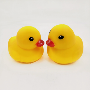 Popular juguete antiestrés de pato amarillo realista, versión de juguete de apretar de TPR con forma de animal de dibujos animados - Product Image 4
