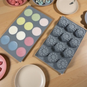 Molde de Silicona para Horno con 12 Cavidades en Forma de Nube, para Mousse, Postres Franceses, Bolas de Chocolate y Pasteles - Product Image 4