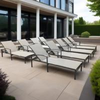 Chaise longue de piscine et de plage en aluminium blanc et noir avec tissu Teslin, style hôtelier et de loisirs