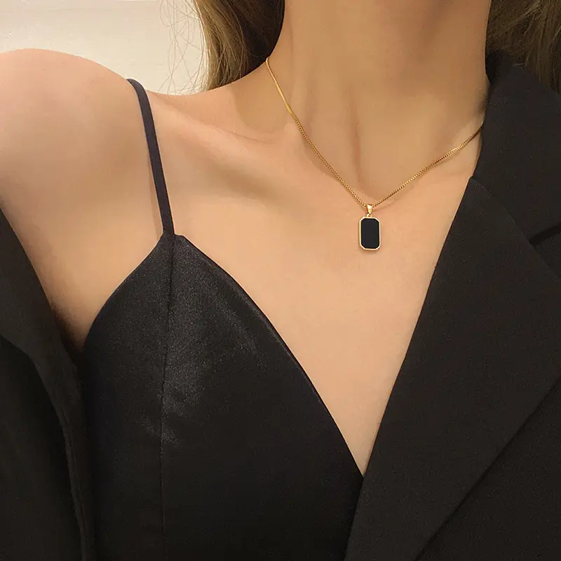 New Light Luxury Black Square Pendant Necklace for Women Stainless Steel Metal Choker Collarbone Chain Necklace Gift