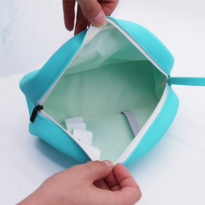 Sac de maquillage imperméable personnalisé, sac de toilette pour pinceaux, sac cosmétique en silicone à fermeture éclair de grande capacité pour les voyages, vente en gros - Product Image 5