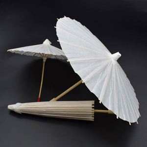 Parasol en papier blanc vierge à personnaliser avec manche en bois, non fini, pour la peinture artistique, les mariages et la décoration de fêtes - Product Image 2