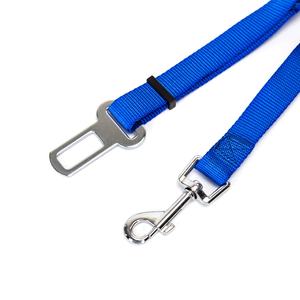 Cinturón de seguridad ajustable para perros, material resistente y fácil de instalar, ideal para viajes seguros en coche y - Product Image 1