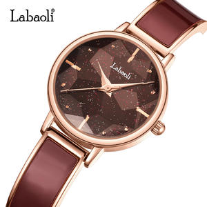 นาฬิกาควอตซ์หรูหราสำหรับผู้หญิง สายหนังทรงเหลี่ยม สไตล์ธุรกิจ หน้าปัดแบบเข็มเรียบง่าย แสดงผลแบบกำหนดเอง กระจกสแตนเลส - Product Image 3