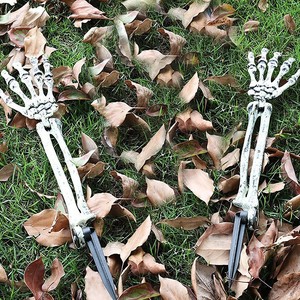 Manos de esqueleto de plástico para Halloween, decoración de jardín, manos de hueso para insertar en el suelo, adornos espeluznantes para exteriores - Product Image 6