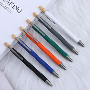Stylo bille promotionnel en aluminium avec capuchon en bois de bambou, finition laquée, populaire, vente en gros, personnalisable avec logo, idéal comme cadeau publicitaire pour le bureau - Product Image 2