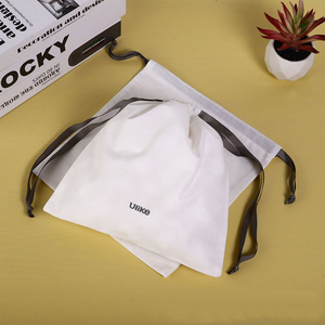 ถุงของขวัญเครื่องสำอางแบบมีเชือกผูก ทำจากผ้าฝ้ายออร์แกนิคสีขาว ยี่ห้อ Zenos พร้อมสกรีนลาย สำหรับใส่แชมพูและเครื่องสำอาง - Product Image 1