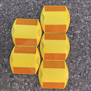 ROADSAFE - Marcador de Pavimento Elevado Tipo Ojo de Gato, 100*90*17mm, Plástico ABS Amarillo, Reflector Blanco, Tachuela Vial - Product Image 4