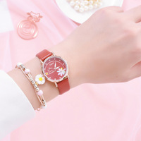 Jam Tangan Kulit Wanita Lucu Dengan Set Gelang Kasual Motif Bunga Dial Sporty