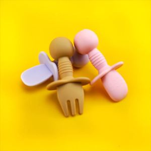 Cucharas y tenedores para bebés, empaquetados en caja, juego de tenedores y cucharas de silicona con diseño sólido para niños - Product Image 1