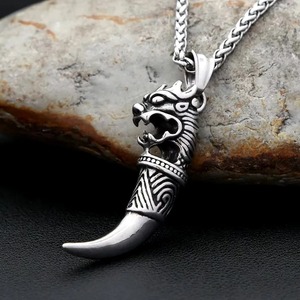 Yunnique – collier avec pendentif en forme de dent de loup Viking, Vintage, en acier inoxydable, tête d'animal, bijoux à la mode pour hommes, cadeau, chaîne de 60cm - Product Image 3
