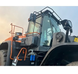 Chargeur frontal articulé de 26 tonnes DL480-7 avec godet à charbon haute capacité de 4,8 m³ pour la manutention de marchandises en vrac au terminal portuaire - Product Image 4
