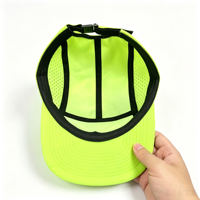 Custom 5-panel hardloopcap van gerecycled polyester, limoengroen, korte klep, campinghoed, unisex, siliconen logo, trail, sportief, gestippeld, ademend