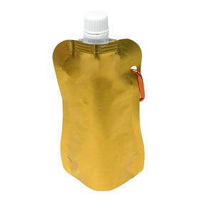 Bolsa de pie de embalaje de aluminio con superficie dorada brillante personalizada con pico con asa para jugo, bebida, Vodka - Product Image 1