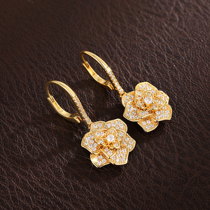 Orecchini Pendenti con Fiore di Camelia e Zirconi per Donne, Gioielli Floreali Scintillanti alla Moda - Product Image 1