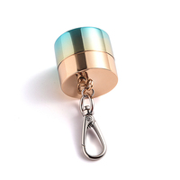 Estuche de viaje para pastillas de aleación de zinc con logotipo personalizado, lujoso colgante para pastillas, contenedor de monedas de bolsillo, llavero