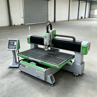 Machine de gravure CNC pour la fabrication d'enseignes, routeur CNC 1300*2500mm, haute vitesse de réponse pour panneaux publicitaires en acrylique