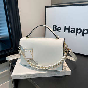 Nouveau sac multifonctionnel tendance en PU avec fermeture magnétique carrée pour femme, modèle 2026, type sacoche. - Product Image 3