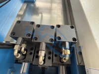 Línea de producción de conductos de 5-18 m/min controlada por PLC automático Precisión de ± 0,5mm con componentes de bomba de motor central