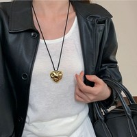Nouveau Collier Long Plissé en Corde Noire en Forme de Cœur Élégant pour Femme, Chaîne de Pull Réglable en Laiton Plaqué Argent, Idéal Cadeau