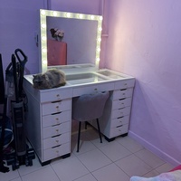 Coiffeuse de Luxe Moderne en Bois avec Plateau en Verre, Miroir Éclairé et Tiroirs de Rangement pour Chambres d'Hôtel