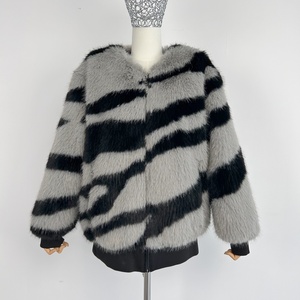 Elegante <span class=keywords><strong>Cappotto</strong></span> in Finta Pelliccia Stampa Zebrata, <span class=keywords><strong>Cappotto</strong></span> Caldo di Media Lunghezza per Donna, Tessuto e Colori Personalizzabili - Product Image 3