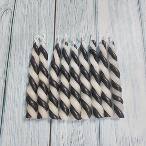 Bougies tressées Havdalah juives noires <span class=keywords><strong>et</strong></span> blanches à 2 mèches barre de Shabbat cire de soja cire de paraffine pour mariages <span class=keywords><strong>et</strong></span> Halloween - Product Image 1