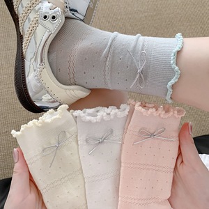 ถุงเท้ายาวครึ่งน่องระบายอากาศได้ดีสำหรับผู้หญิง แต่งขอบลูกไม้โบว์หวานสไตล์ญี่ปุ่น สีพื้น ผลิตจากเส้นใยโพลีเอสเตอร์ สำหรับวัยรุ่น - Product Image 1