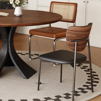 Ensemble table et chaises rondes en bois massif noir minimaliste, adapté pour la maison, le bureau, la réception, la villa, l'appartement, l'hôtel et le café