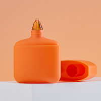 Tube souple carré en plastique de 50g avec logo personnalisé, pompe à bec vide, bouchon à vis scellé, emballage cosmétique rechargeable pour sérum ou crème solaire