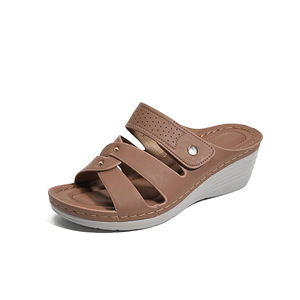 Sandalias de cuña de cuero para mujer, zapatos de moda para caminar al aire libre de verano con suela suave y antideslizante - Product Image 3