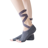 Chaussettes de sport OEM avec logo, antidérapantes, à la cheville et demi-orteils, pour femmes, chaussettes solides et personnalisées à 5 orteils, à lacets, pour Pilates et yoga