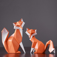 Statue de renard artistique peinte à la main avec un design de surface géométrique, artisanat en résine pour une décoration intérieure de qualité, objet de collection