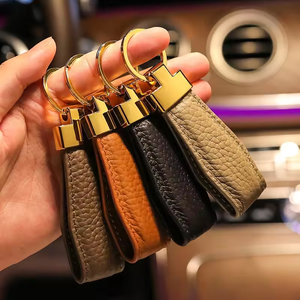 Porte-clés de <span class=keywords><strong>voiture</strong></span> en cuir véritable fait main de qualité supérieure, personnalisé en usine, avec pendentif minimaliste en alliage de zinc et cordon, cadeau d'affaires pour hommes - Product Image 6